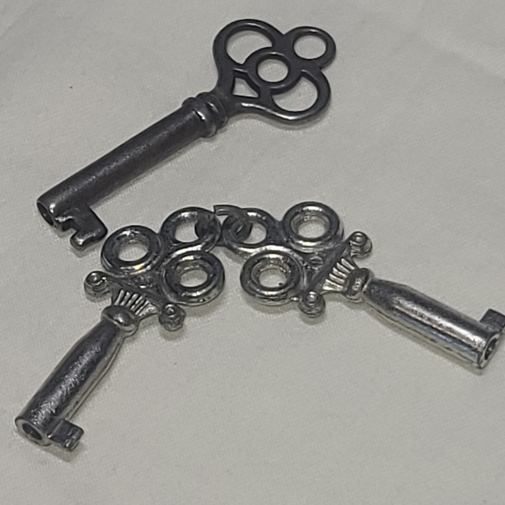 Vintage Barrel key lot 3 Club Shaped lock safe door Desk Curio Trunks Crafts